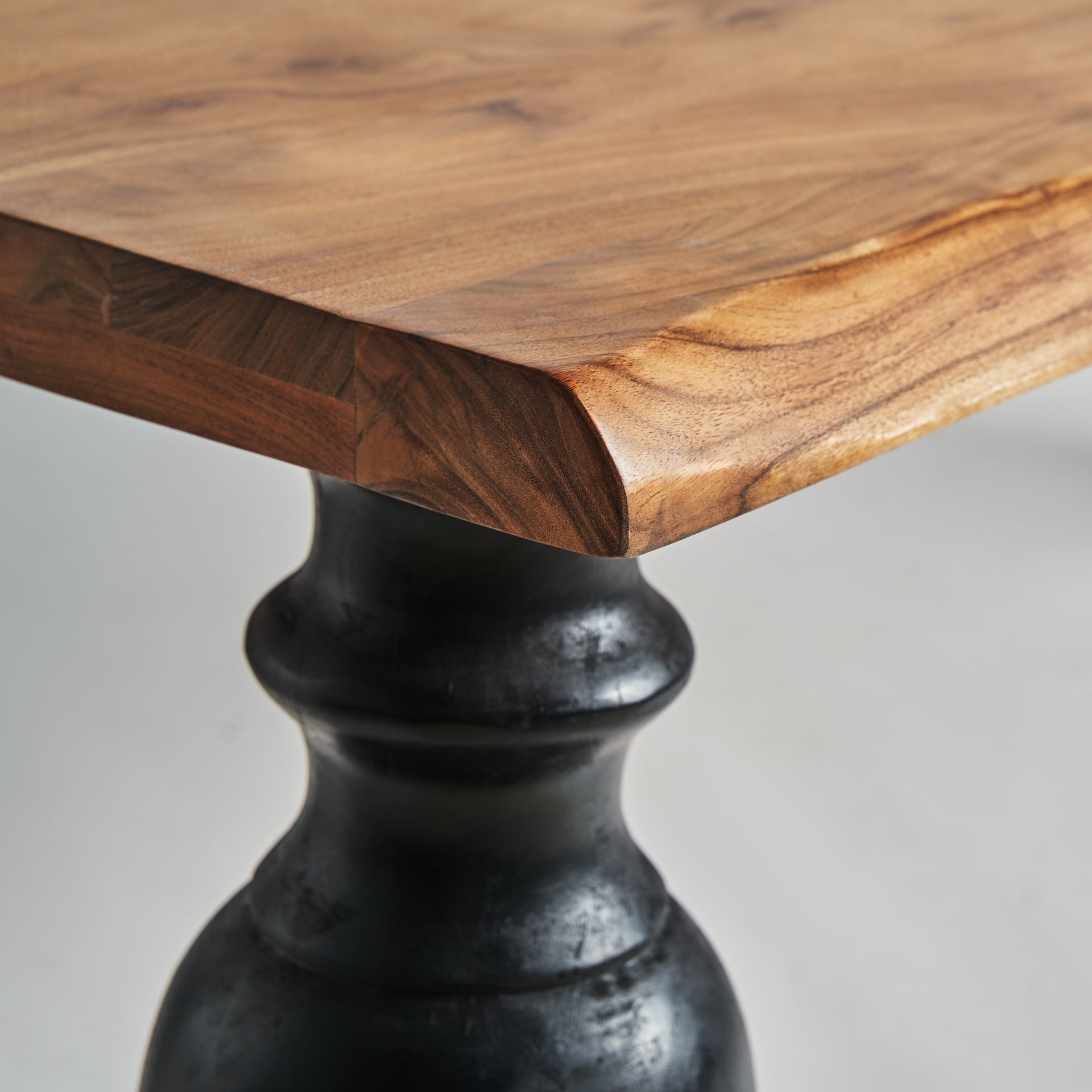 ZENICA DINING TABLE